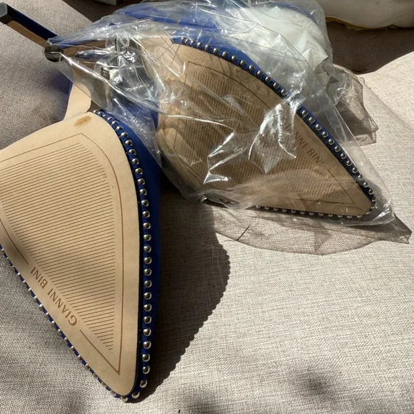 Gianni Bini Renatay Electric Blue Suede Heels “SZ8” - Picture 7 of 12